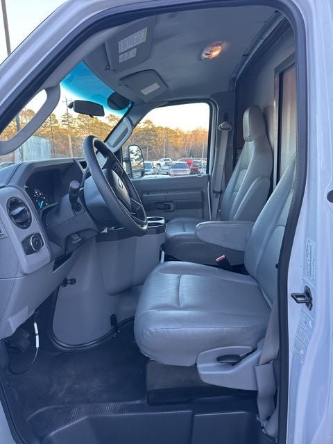 2023 Ford E-450SD Base DRW