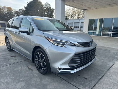 2025 Toyota Sienna Platinum 7 Passenger