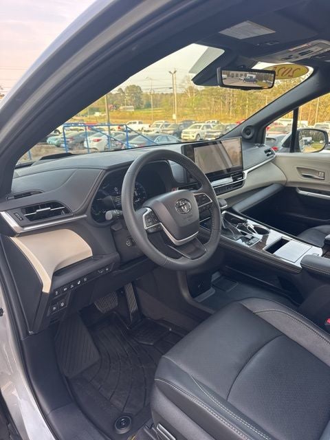 2025 Toyota Sienna Platinum 7 Passenger