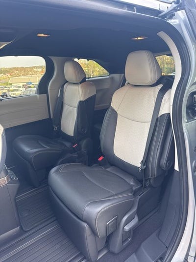 2025 Toyota Sienna Platinum 7 Passenger