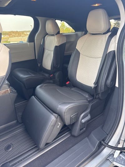 2025 Toyota Sienna Platinum 7 Passenger