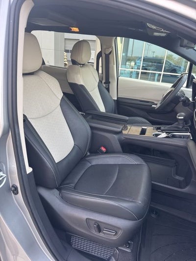 2025 Toyota Sienna Platinum 7 Passenger