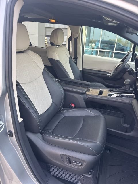 2025 Toyota Sienna Platinum 7 Passenger