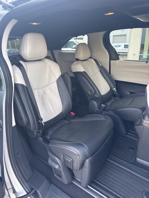 2025 Toyota Sienna Platinum 7 Passenger