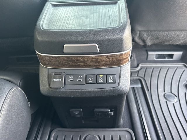 2025 Toyota Sienna Platinum 7 Passenger