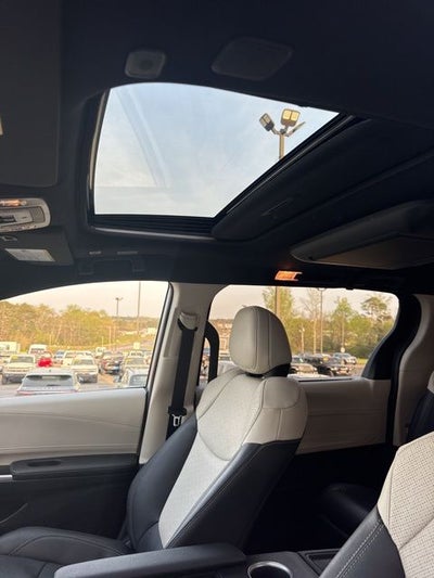 2025 Toyota Sienna Platinum 7 Passenger